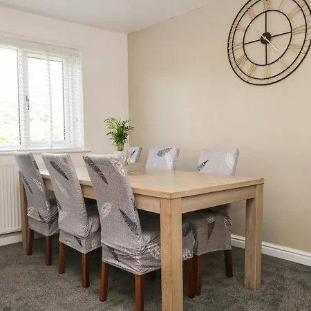 26 Hycemoor Way *